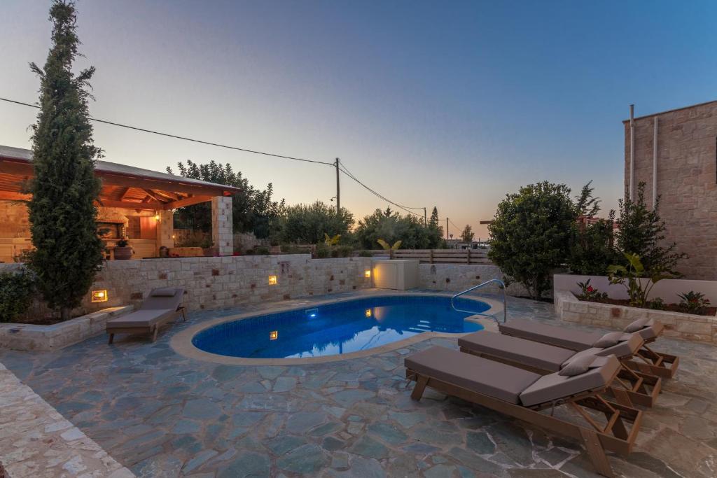 Bazén v ubytovaní Villa Dafni with Private Pool alebo v jeho blízkosti