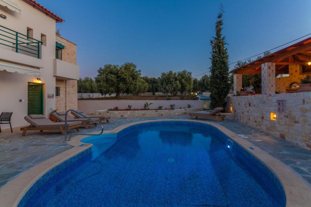 Bazén v ubytovaní Villa Dafni with Private Pool alebo v jeho blízkosti