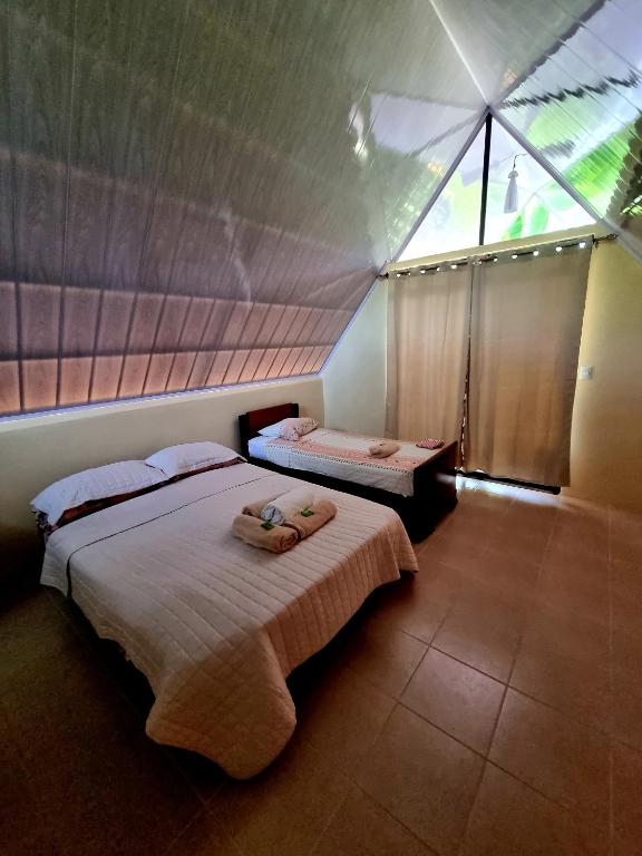Postel nebo postele na pokoji v ubytování Ballena Oasis Homes & Glamping