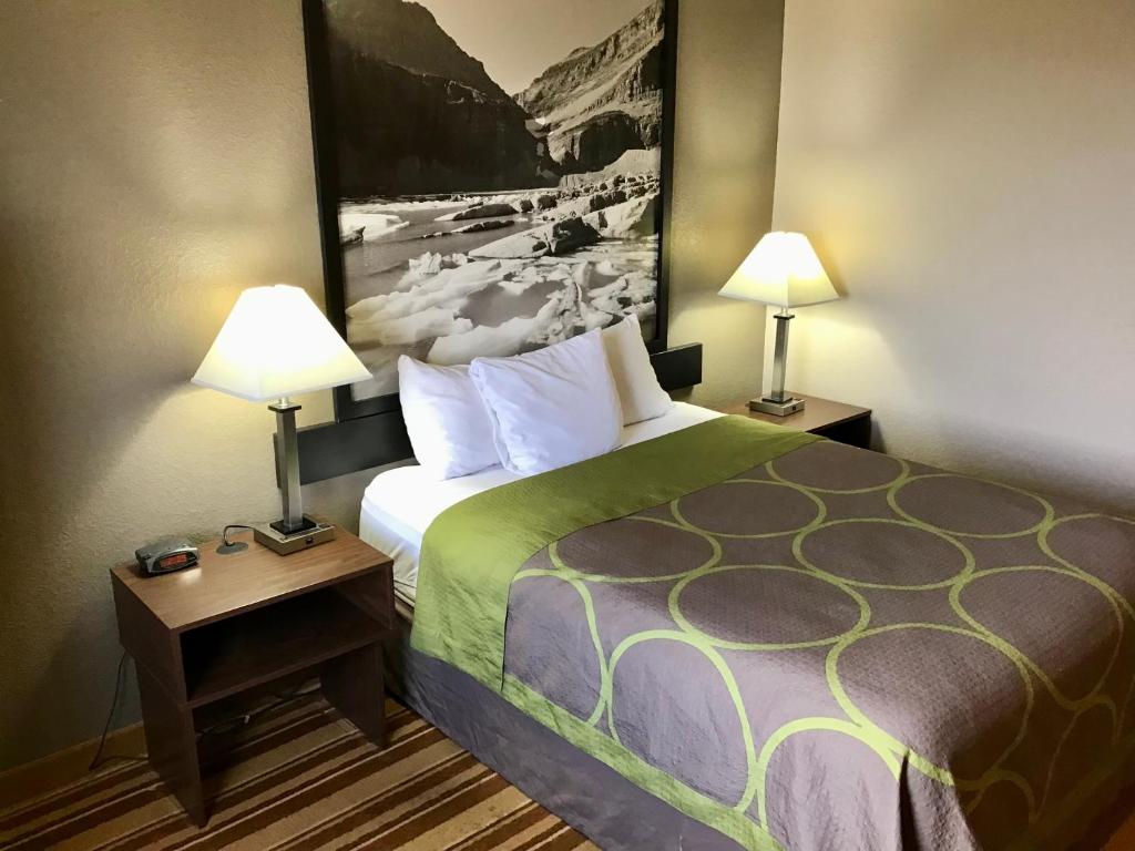 Super 8 by Wyndham Helena - Habitación Con Cama Grande - No Fumadores