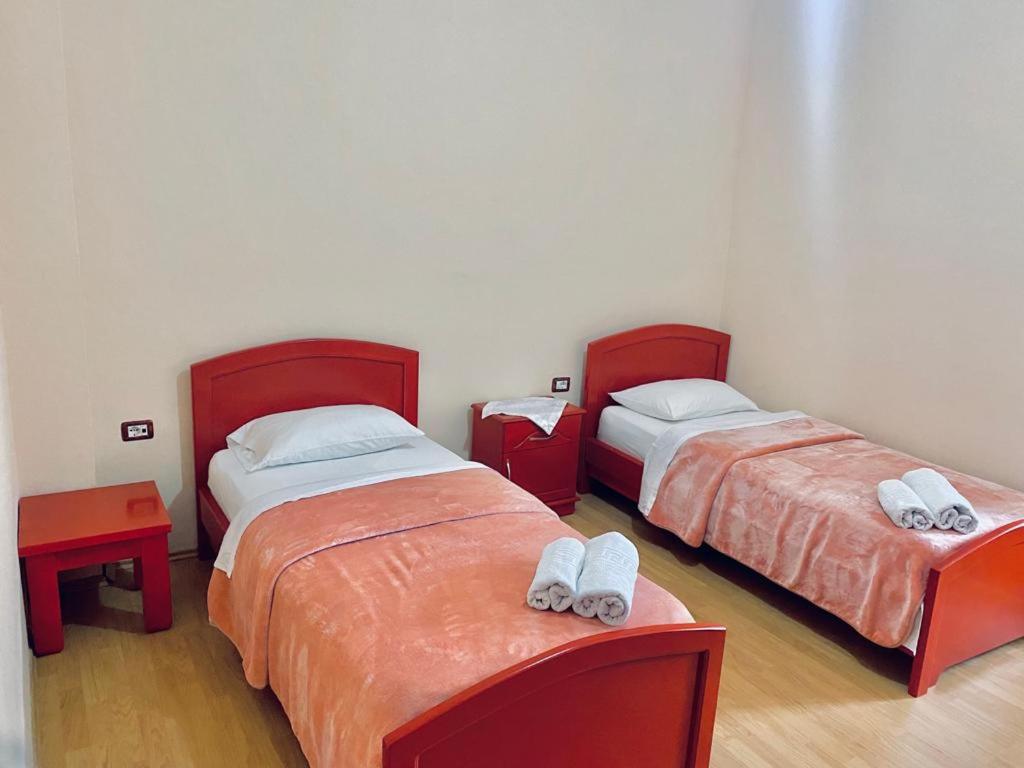 Postel nebo postele na pokoji v ubytování HOTEL RESTORANT VIKTORIA