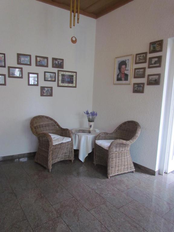 Posezení v ubytování Hotel Zum Erker