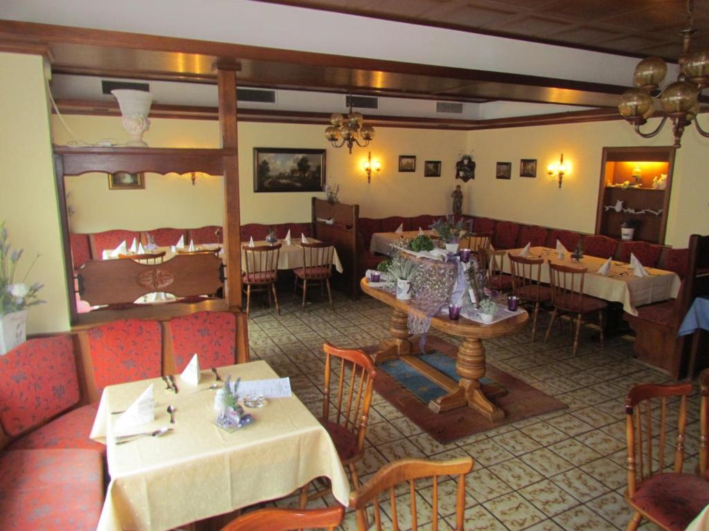 Restaurace v ubytování Hotel Zum Erker