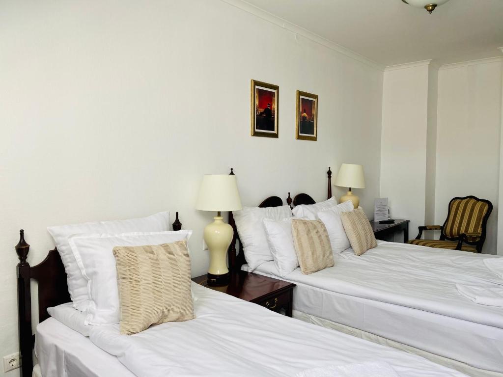 Posteľ alebo postele v izbe v ubytovaní OPERA16 Guestrooms
