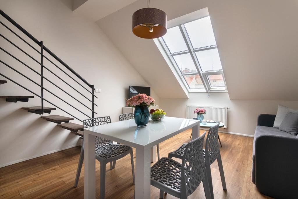 Prague Tales Boutique Residence by Dwellfort - Resim 22