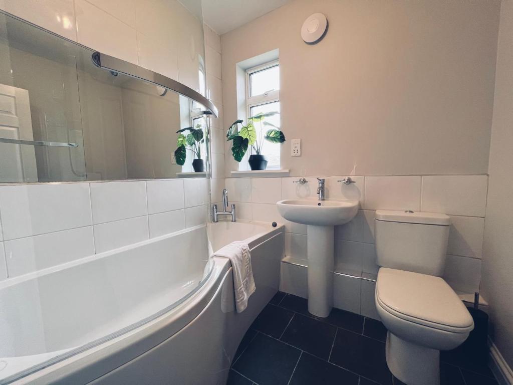 Vonios kambarys apgyvendinimo įstaigoje Dalkeith Five Bedroom House