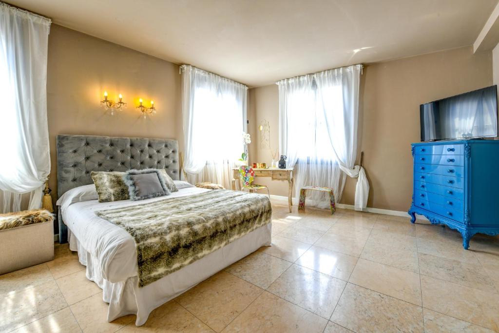 Prestige Suite Sirmione - Deluxe King Room