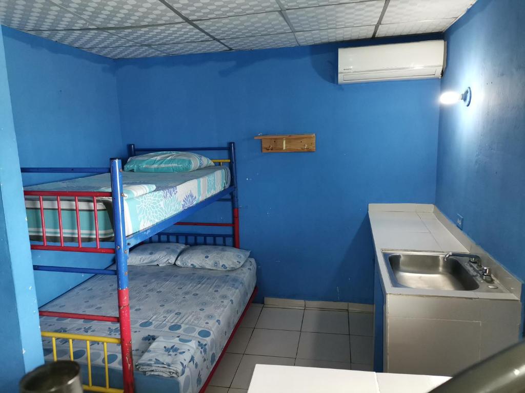 Ένα ή περισσότερα κρεβάτια σε δωμάτιο στο Chambres en Ville