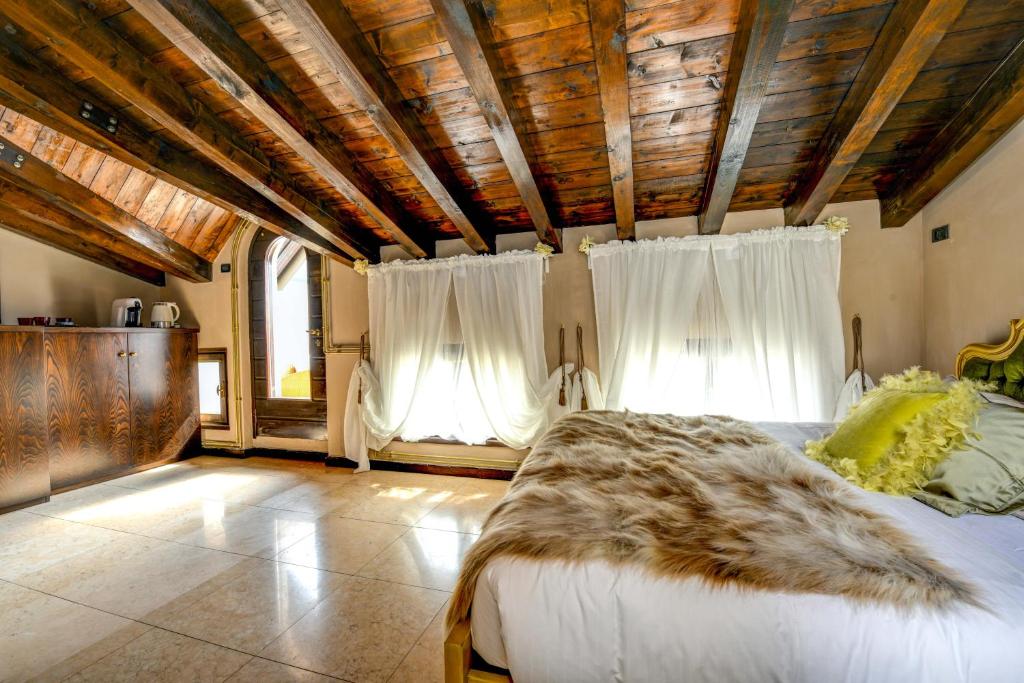Prestige Suite Sirmione - King Room With Lake View