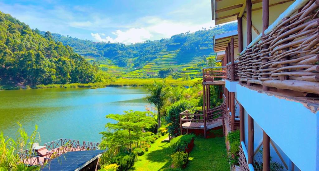 Lake Bunyonyi Rock Resort