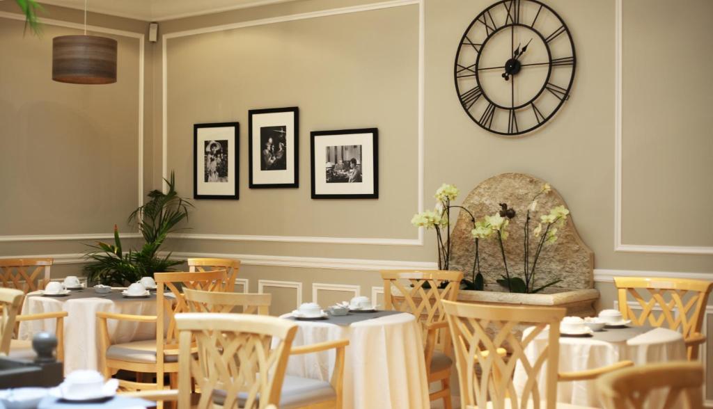 Hôtel Central Saint Germain - Resim 17