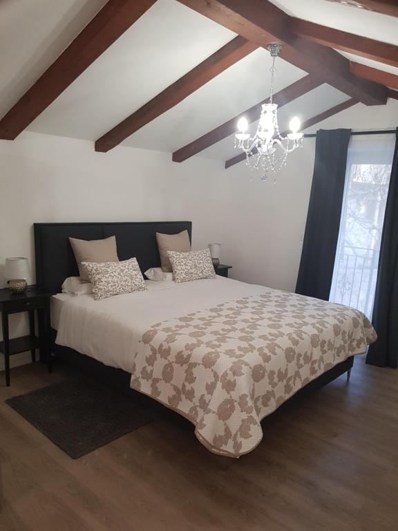 Cama ou camas em um quarto em Boutique villa Žontova jama