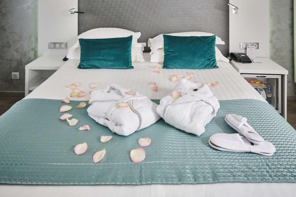 Postel nebo postele na pokoji v ubytování Best Western Plus Hotel Carlton Annecy