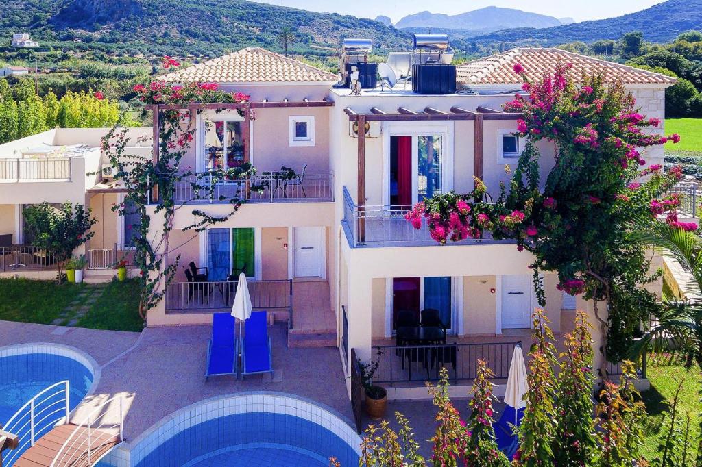 Bazén v ubytování Villa in Nopigia with private pool nebo v jeho okolí