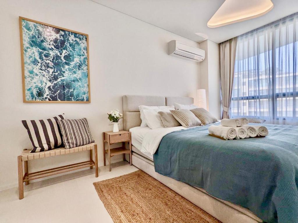 Postel nebo postele na pokoji v ubytování Seaview 2 BR Beach front Vacation HuaHin