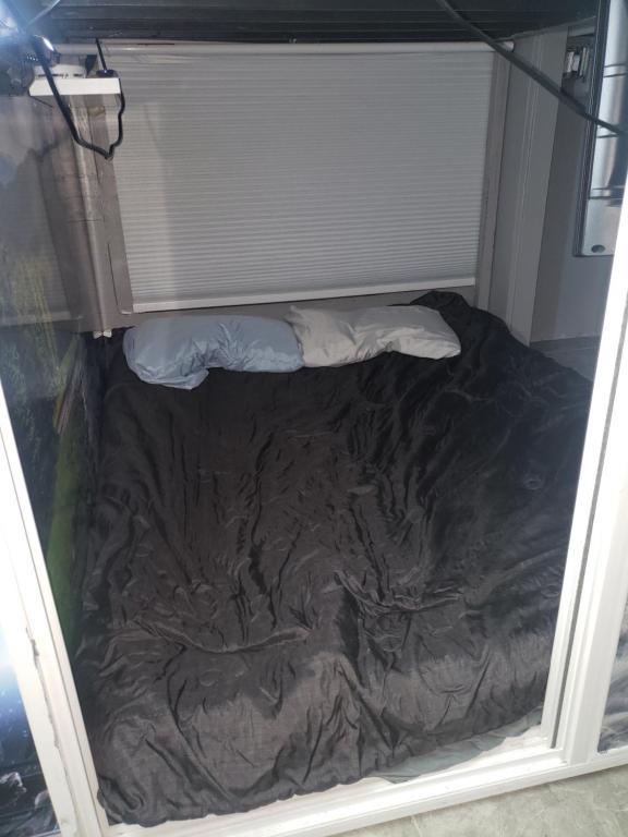 Postel nebo postele na pokoji v ubytování Shared living NOT A HOTEL