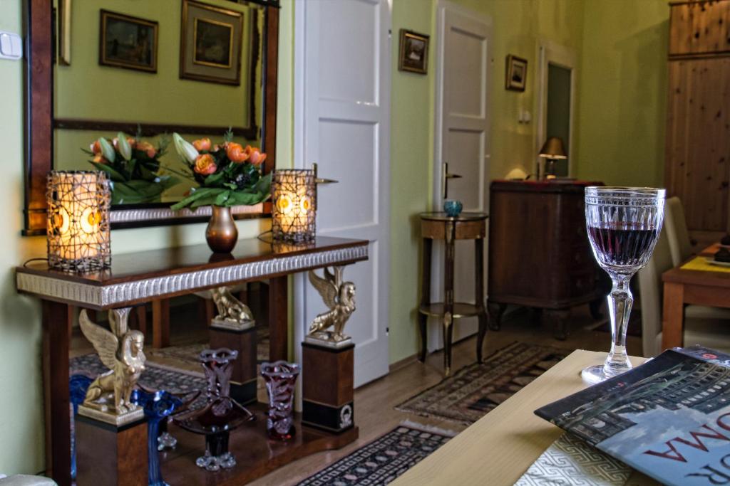Kuchyňa alebo kuchynka v ubytovaní Stunning 2 Double Br Apartment In The Heart Of Budapest