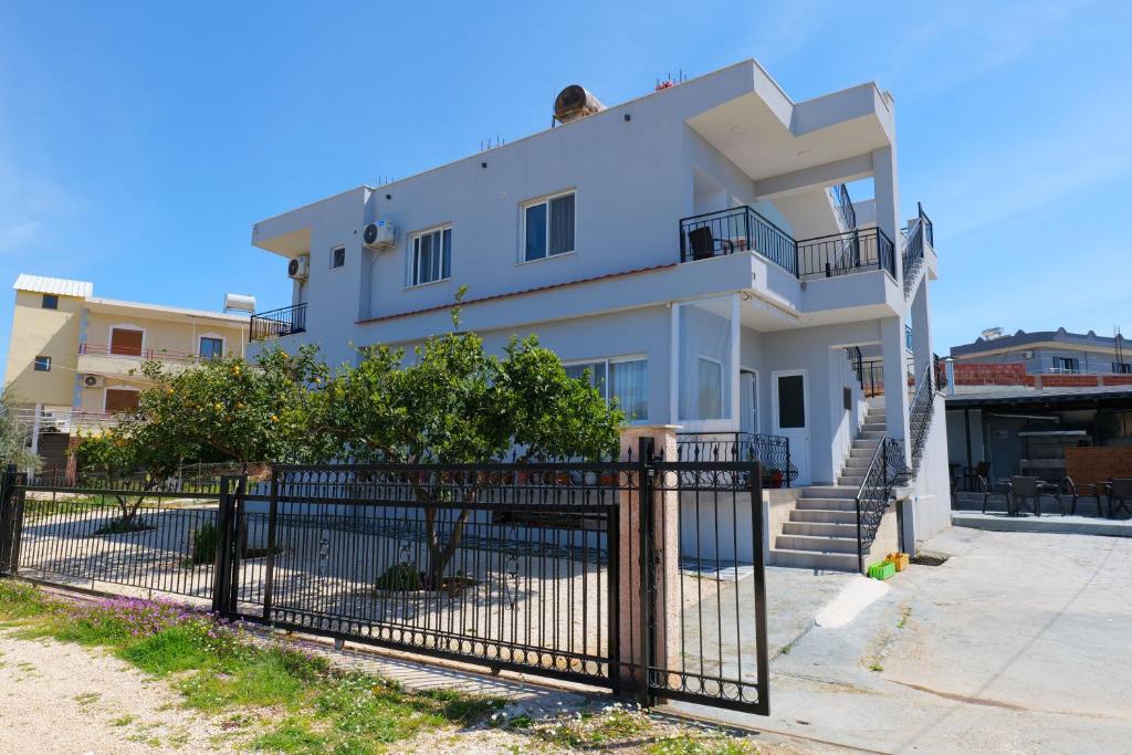 Φωτογραφία από το άλμπουμ του Vila Emen σε Εξαμίλι