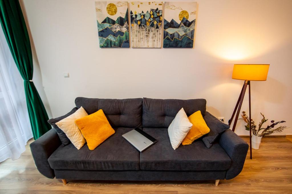 O zonă de relaxare la Home & Garden with stunning view