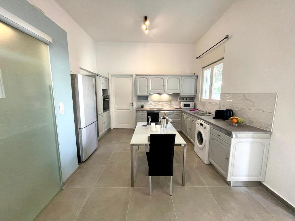 A kitchen or kitchenette at Villa 56 Luxury apartments