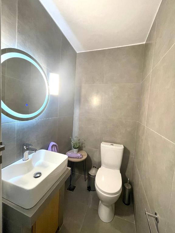 A bathroom at Villa 56 Luxury apartments