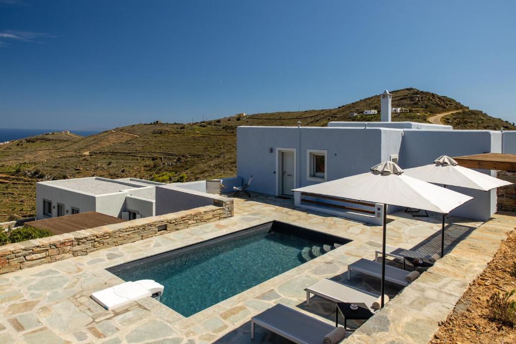 Bazén v ubytování Nevermind Vacations villa A nebo v jeho okolí