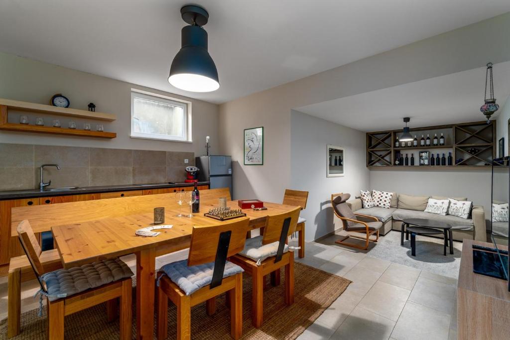 Posedenie v ubytovaní New - Villa Nina with private 32 sqm heated pool, 5 bedrooms, fun zone, 850m from the beach