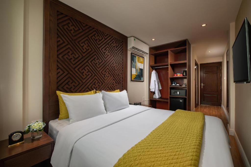 TV a/nebo společenská místnost v ubytování Hanoi Lakeside Premium Hotel & Travel