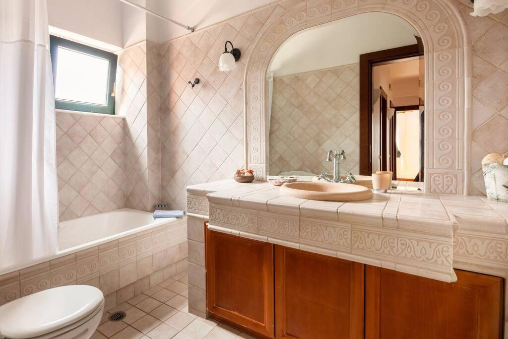 Łazienka w obiekcie Luxury Villa in Agios Nikolaos with private pool