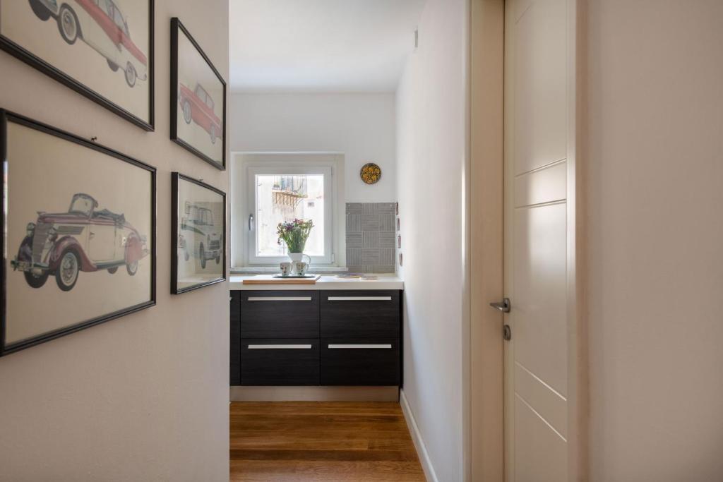 A kitchen or kitchenette at Vittorio Emanuele apartment with terrace by Wonderful Italy
