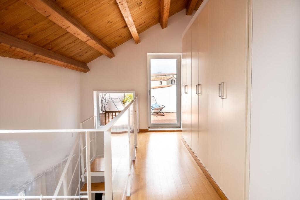 A bed or beds in a room at Vittorio Emanuele apartment with terrace by Wonderful Italy