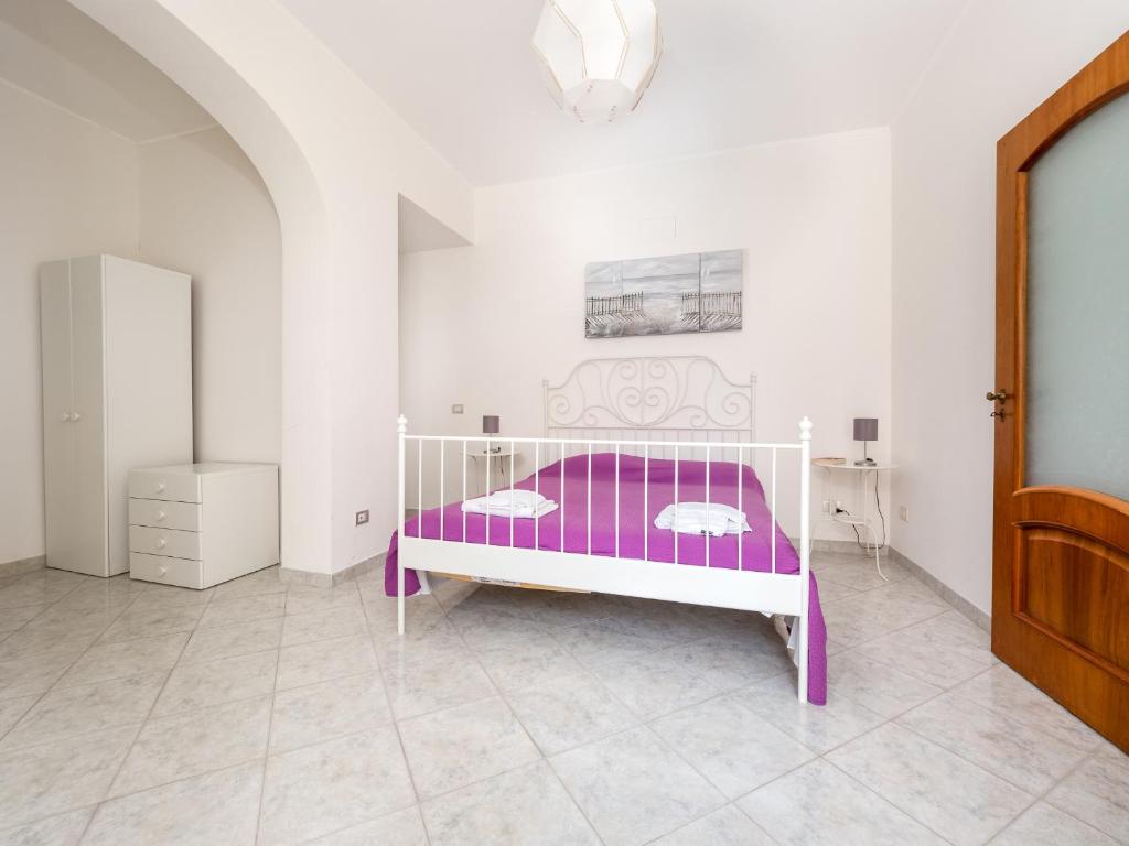 Łóżko lub łóżka w pokoju w obiekcie YourHome - Corso Italia Apt in Sorrento