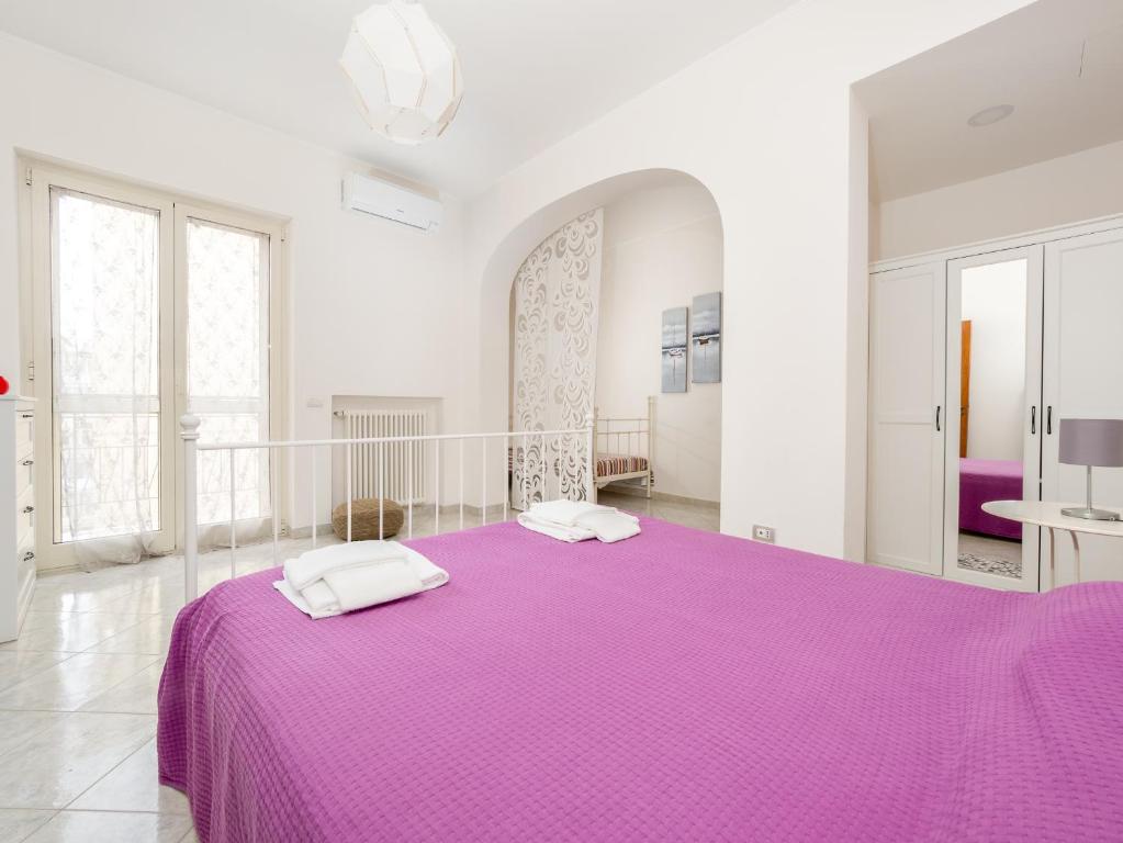 Łóżko lub łóżka w pokoju w obiekcie YourHome - Corso Italia Apt in Sorrento