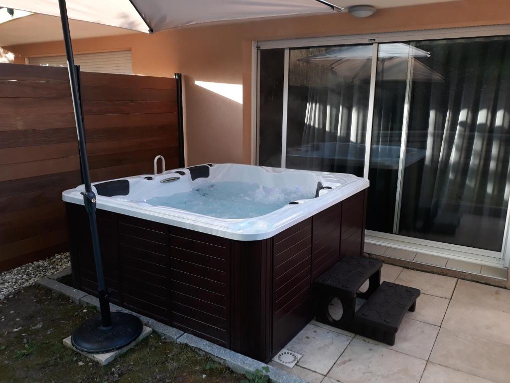 Logis Hôtel Parenthèse, Restaurant & Spa - Deluxe Double Room With Shower