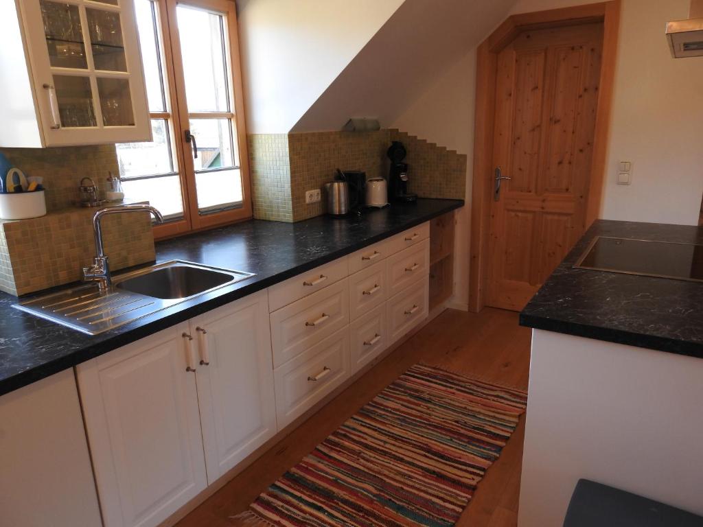 Kuchyň nebo kuchyňský kout v ubytování Ferienhaus Grubegg