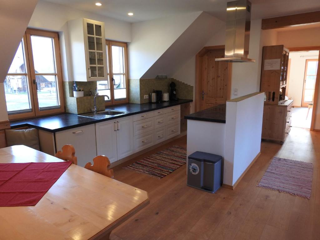 Kuchyň nebo kuchyňský kout v ubytování Ferienhaus Grubegg