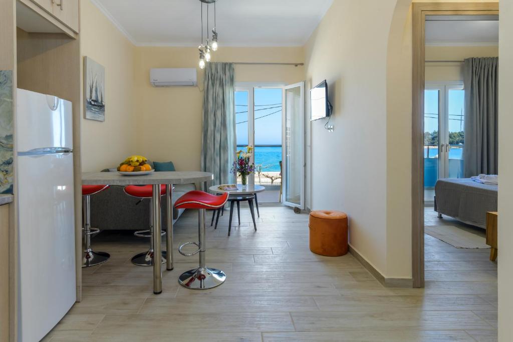 Кухня или мини-кухня в BigBlue luxury apartments
