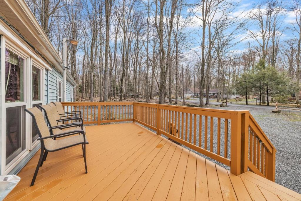 Vacation Home Pocono Family Home with Lake Access & Fire Pit! PET