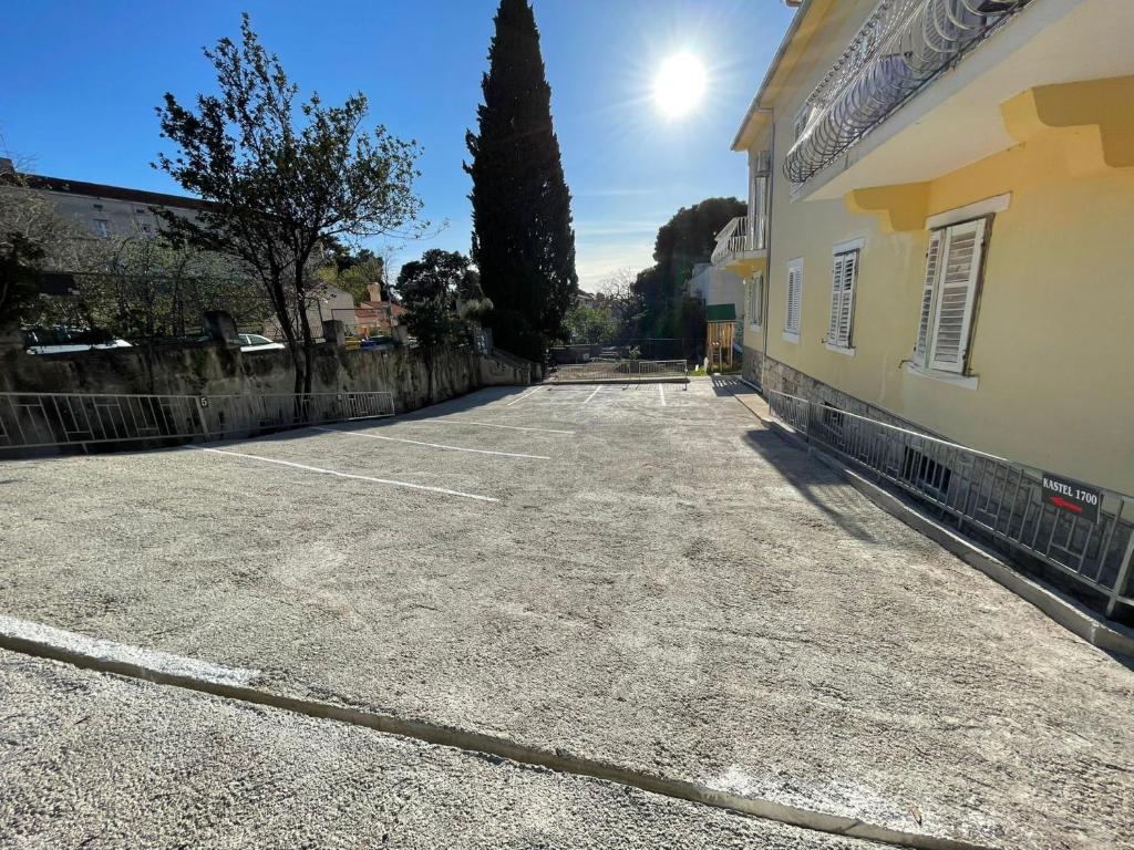 Deluxe Collection Hotel Kastel - Depadanse - Resim 28