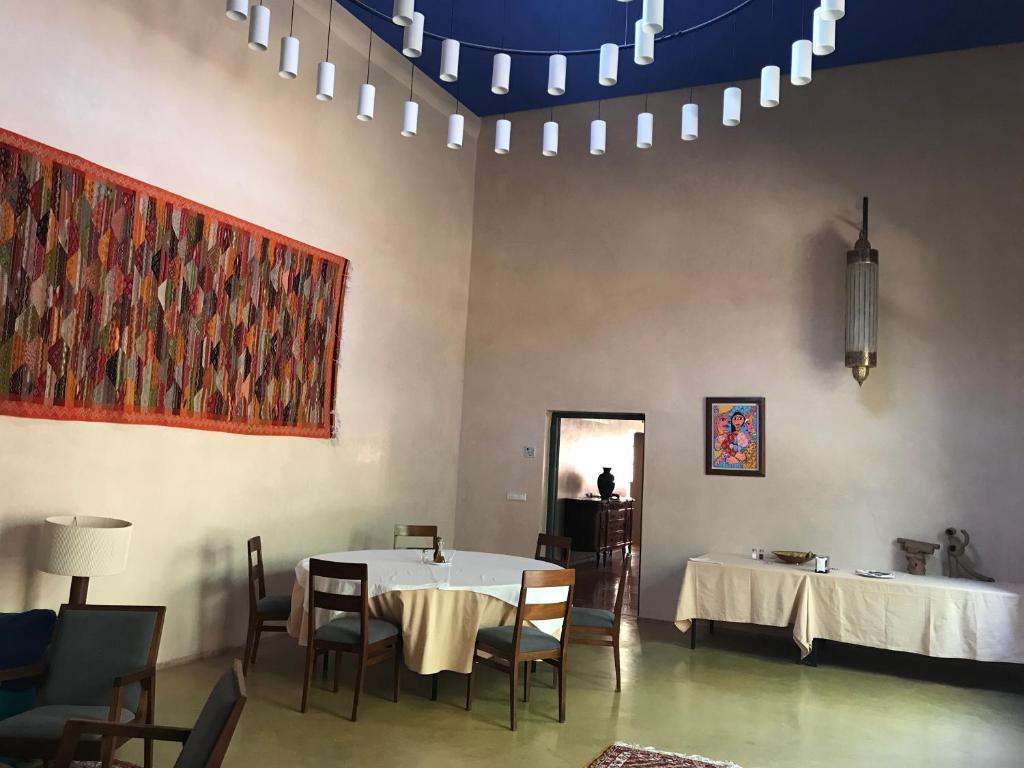 Um restaurante ou outro lugar para comer em Côté Sud