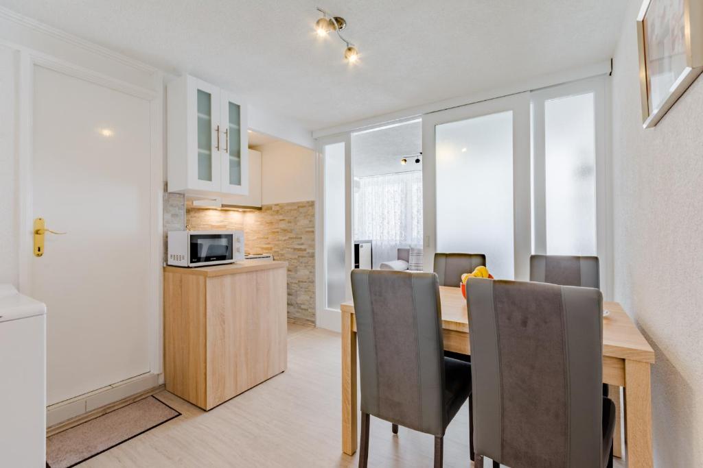 Kuchyňa alebo kuchynka v ubytovaní Apartment Eli