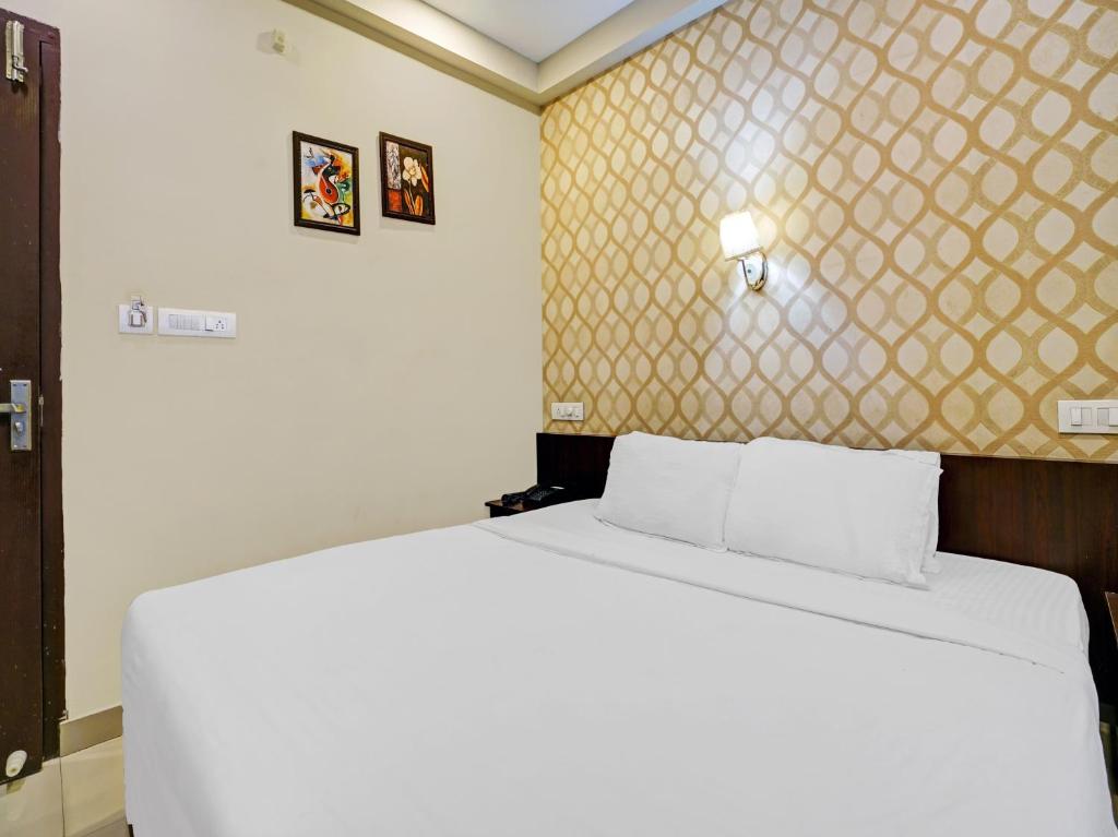 Postel nebo postele na pokoji v ubytování Galaxy Inn