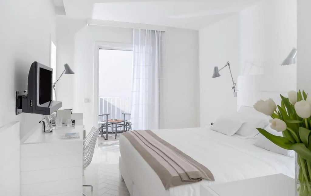 Classic Double or Twin Room with Partial Sea View