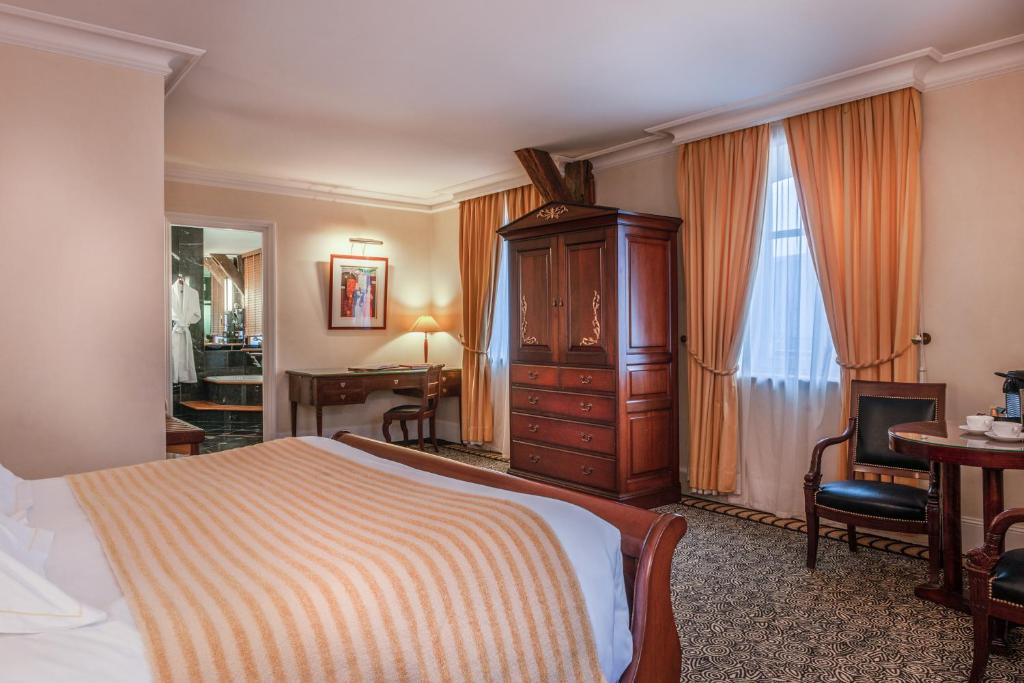 Postel nebo postele na pokoji v ubytování L'Hôtel