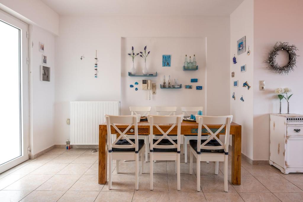 Kuchyň nebo kuchyňský kout v ubytování Agiazi Beachfront Apartment