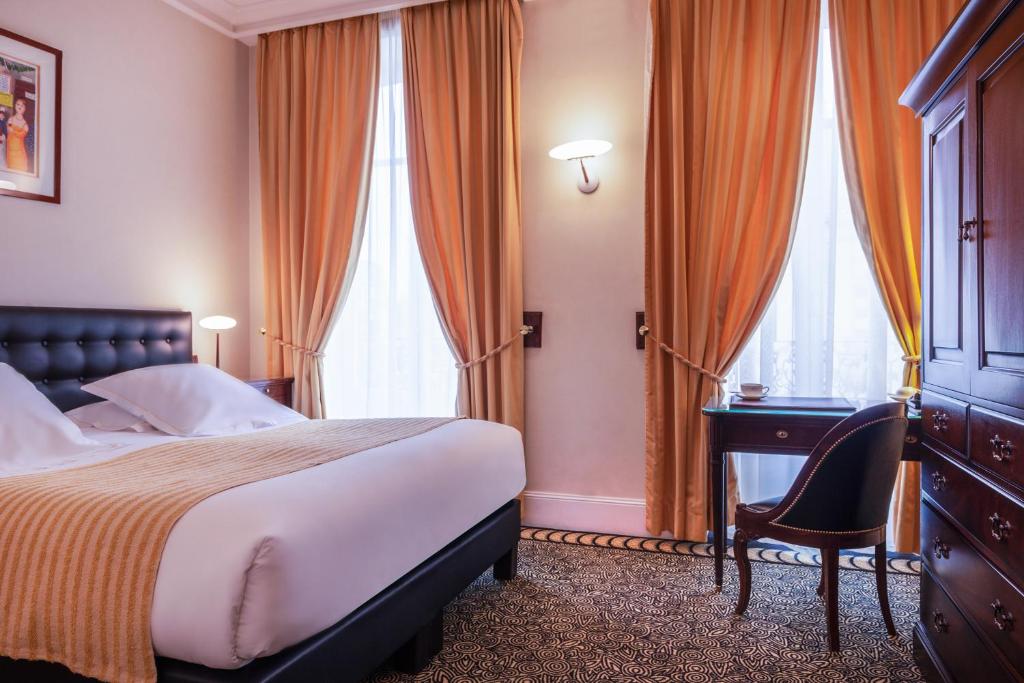 Postel nebo postele na pokoji v ubytování L'Hôtel