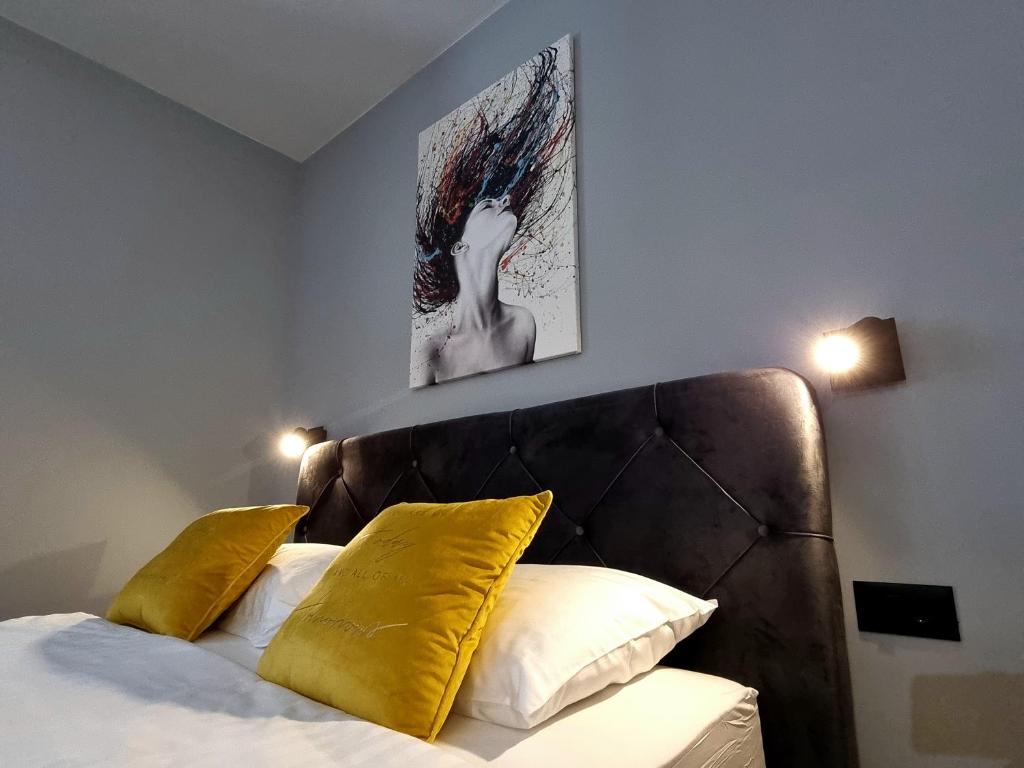 Postel nebo postele na pokoji v ubytování Solemar Luxury Rooms Free Parking
