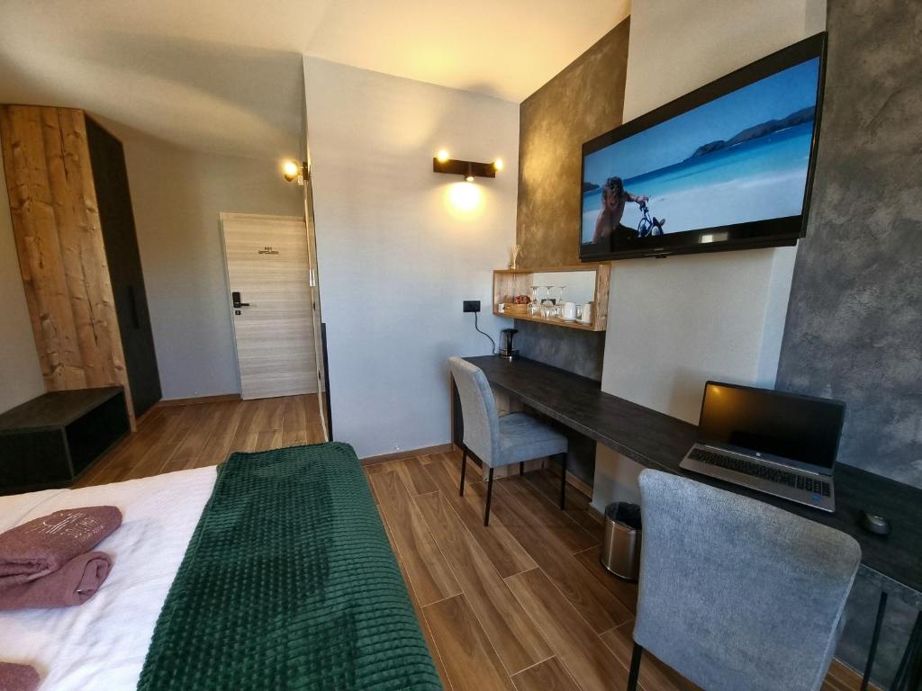 TV a/nebo společenská místnost v ubytování Solemar Luxury Rooms Free Parking