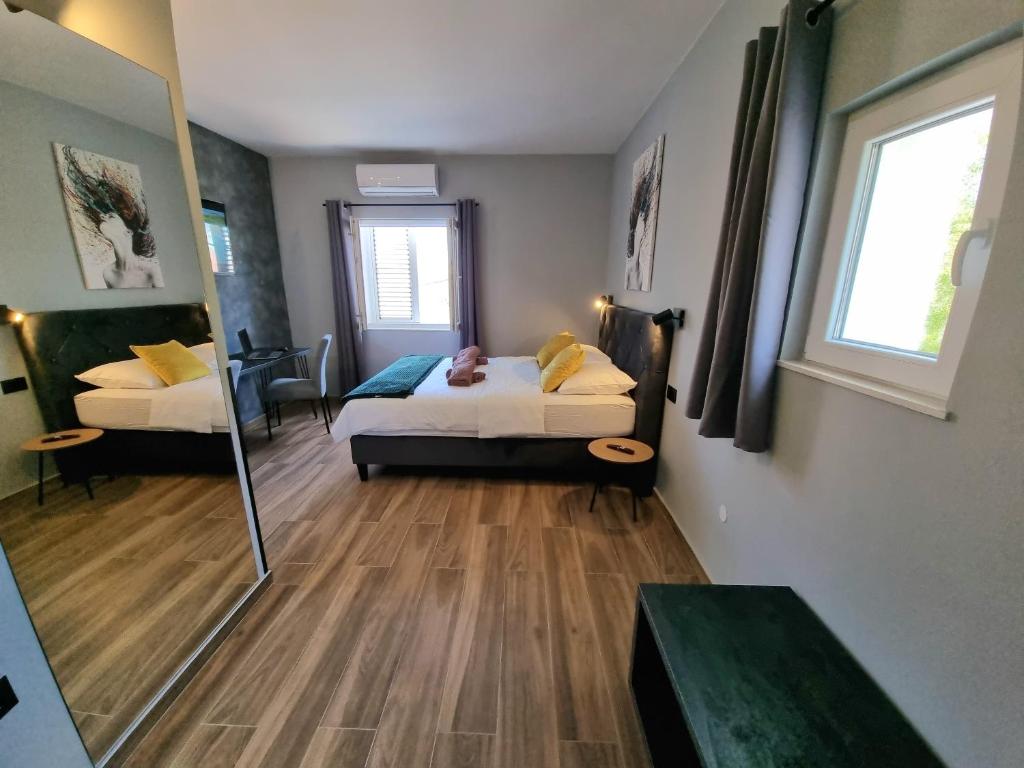 Postel nebo postele na pokoji v ubytování Solemar Luxury Rooms Free Parking