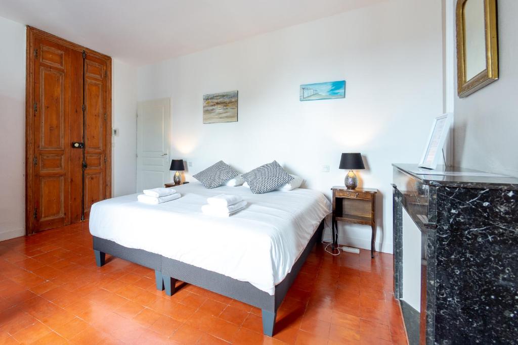 Postel nebo postele na pokoji v ubytování Entre Midi - Maison d'Hôtes - B&B